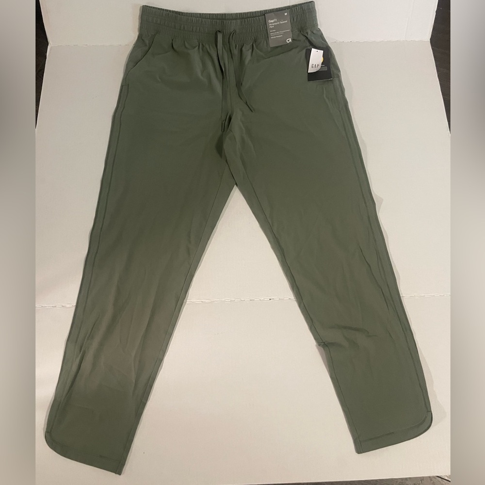 GAPFit Runaround High Rise Tapered Pants Olive Green SPF 50 | M | NWT - Picture 3 of 5